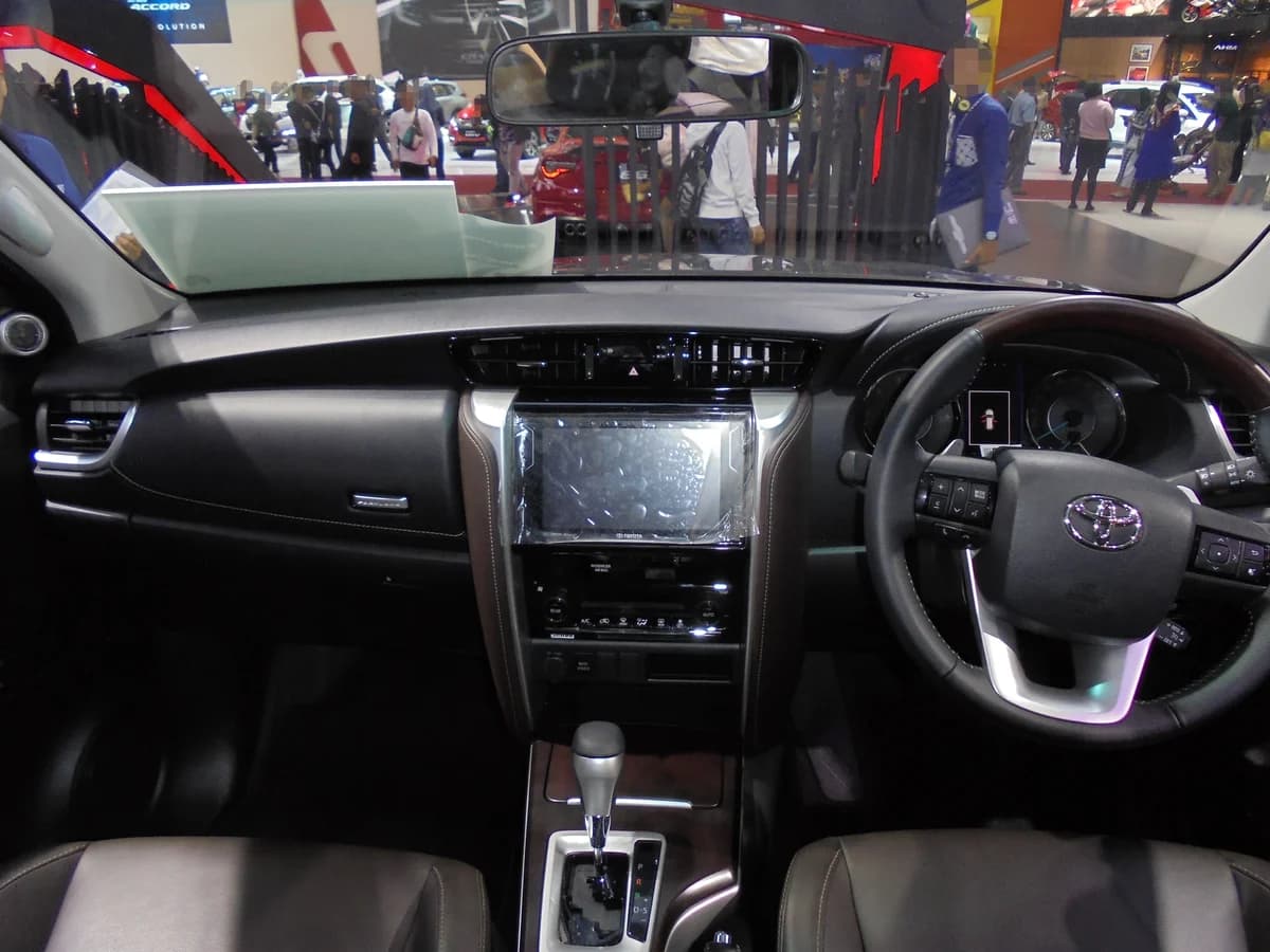 Dasbor & Interior Toyota Fortuner